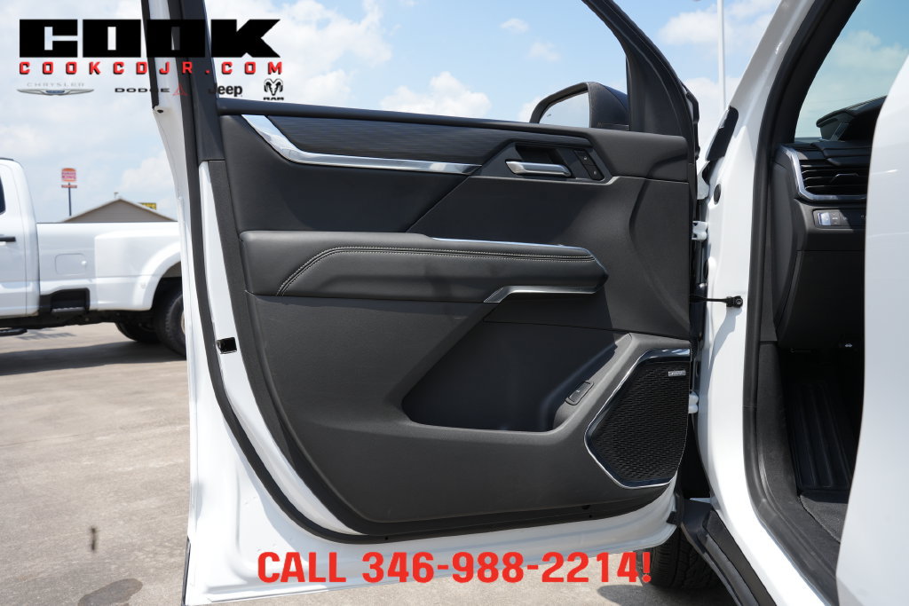 Used 2026 GMC Acadia Elevation w/ Elevation Premium Package FWD image 19
