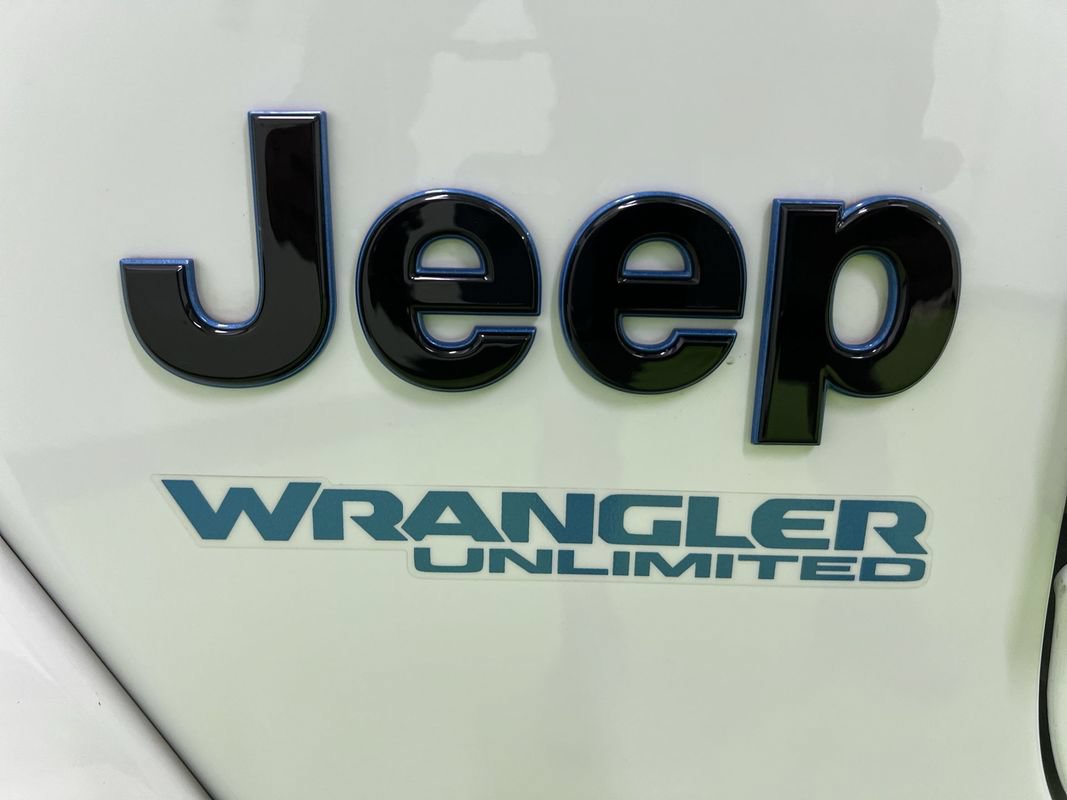 Used 2022 Jeep Wrangler Unlimited Sahara AWD/4WD image 14