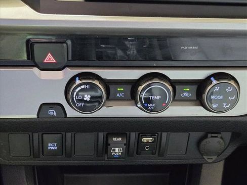 Used 2018 Toyota Tacoma SR5 RWD image 14