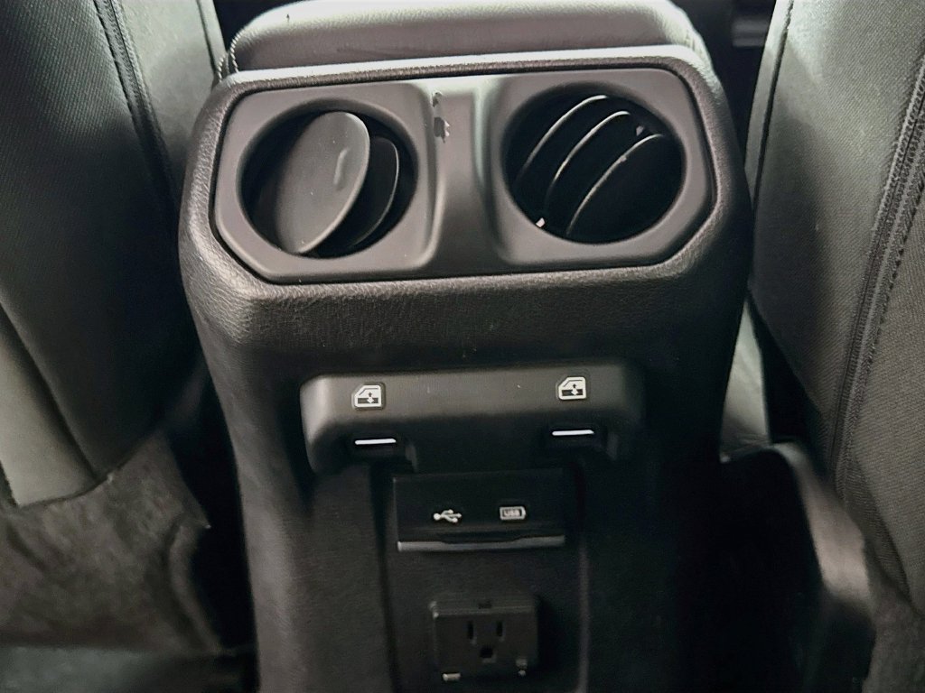 Used 2019 Jeep Wrangler Unlimited Sahara AWD/4WD image 30