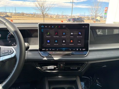 Certified 2025 Volkswagen Tiguan SE image 20