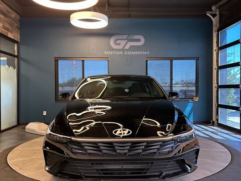 Used 2025 Hyundai Elantra Sport FWD image 8