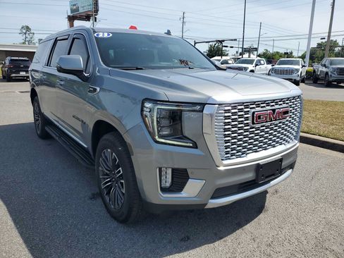 Used 2023 GMC Yukon XL Denali AWD/4WD image 8
