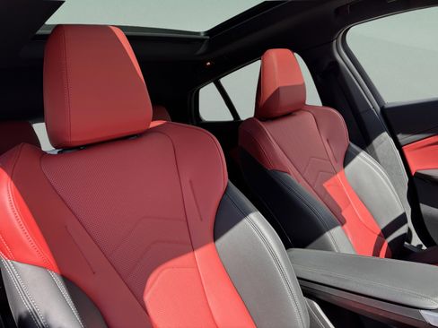 Certified 2025 BMW X2 xDrive28i image 21