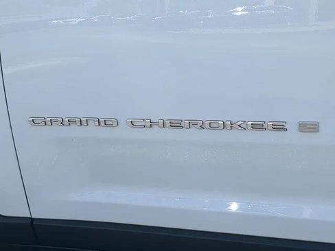 Certified 2023 Jeep Grand Cherokee Limited AWD/4WD image 13
