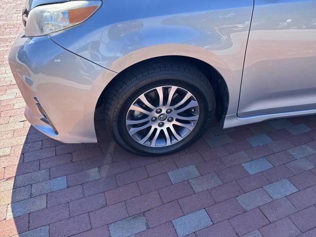 Used 2019 Toyota Sienna XLE Premium FWD image 10