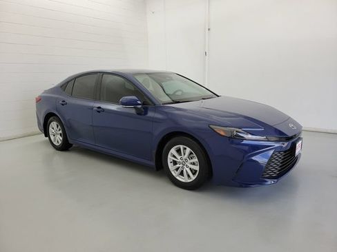 Used 2025 Toyota Camry LE w/ Convenience Package FWD image 4