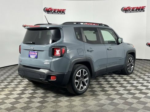 Used 2017 Jeep Renegade Latitude w/ Cold Weather Group image 3