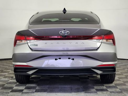 Used 2023 Hyundai Elantra SEL w/ Convenience Package FWD image 6