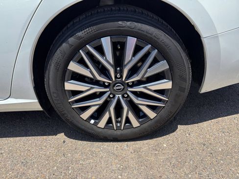 Used 2025 Nissan Altima 2.5 SV FWD image 29