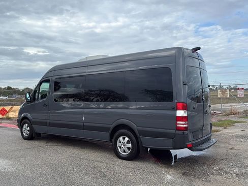 Used 2018 Mercedes-Benz Sprinter 2500 image 2