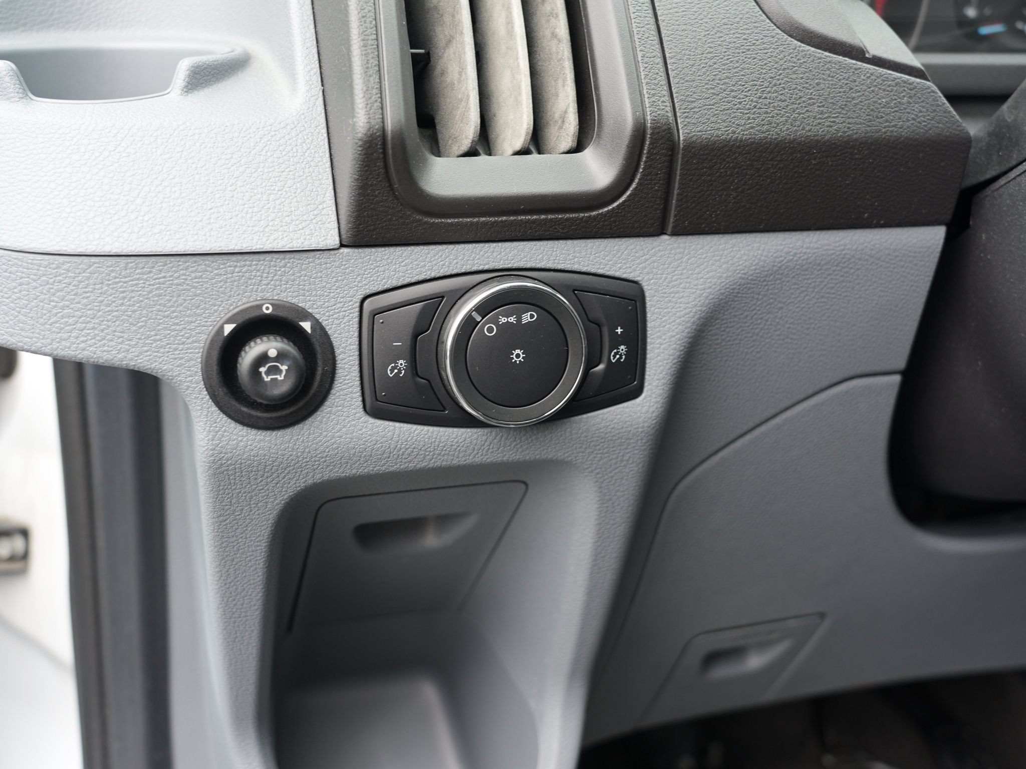 Used 2018 Ford Transit 350 XL RWD image 17