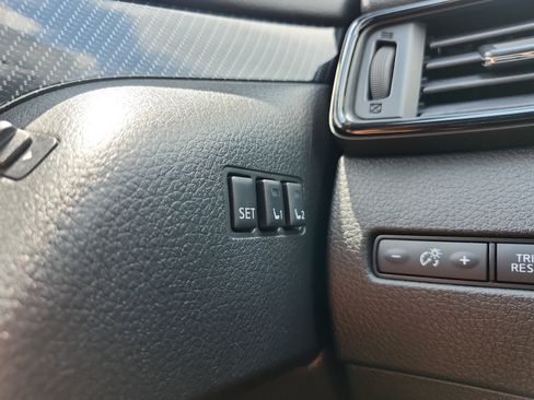 Used 2020 Nissan Rogue SL FWD image 25