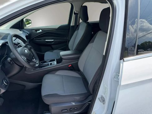 Used 2018 Ford Escape SE FWD image 2