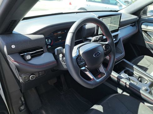 Used 2025 Ford Explorer ST image 7