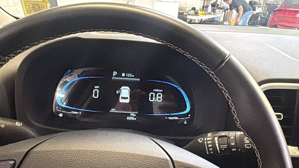Used 2025 Hyundai Venue Limited FWD image 17