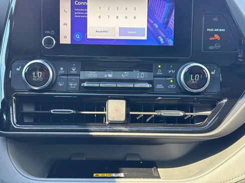 Used 2023 Toyota Highlander XLE FWD image 22