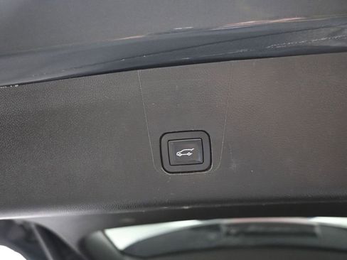 Used 2019 Chevrolet Traverse LT FWD image 11