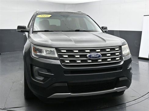 Used 2016 Ford Explorer XLT w/ Equipment Group 202A image 5