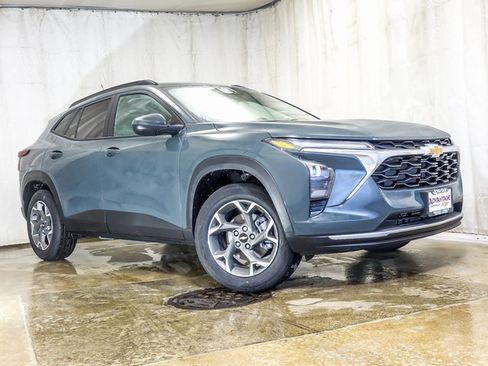 New 2026 Chevrolet Trax LT image 2