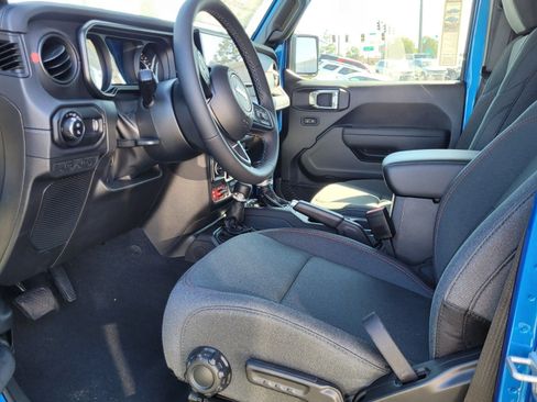 New 2025 Jeep Gladiator Rubicon image 2