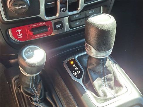 Used 2023 Jeep Wrangler Unlimited Rubicon 4xe w/ Cold Weather Group AWD/4WD image 11