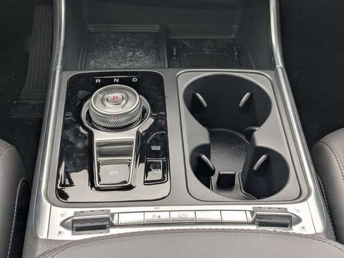 Certified 2025 Kia Carnival SX FWD image 19