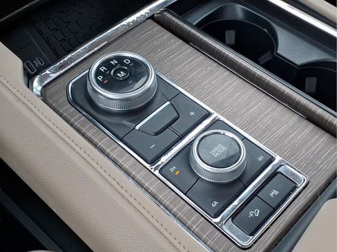 Used 2024 Ford Expedition Max Limited image 11