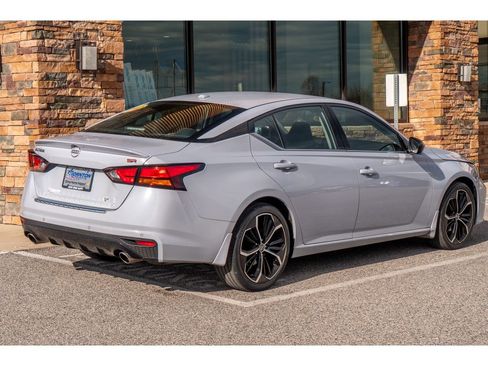 Used 2023 Nissan Altima 2.5 SR image 3