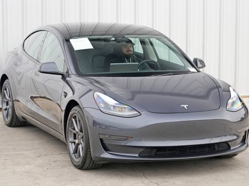 Used 2023 Tesla Model 3 Standard Range image 55