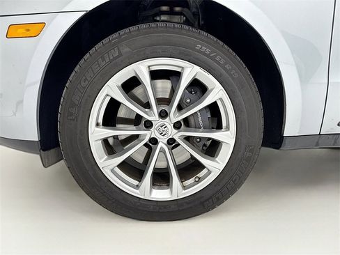 Certified 2025 Porsche Macan image 32
