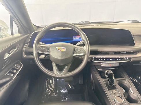 Used 2025 Cadillac XT4 Premium Luxury FWD image 31