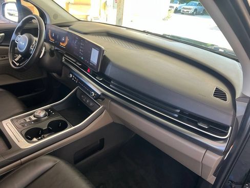 Certified 2025 Kia Carnival LXS FWD image 19