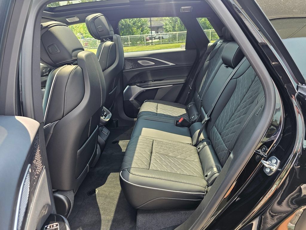 New 2026 Cadillac Lyriq V AWD/4WD image 16