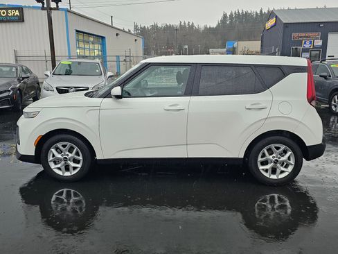Used 2022 Kia Soul LX w/ Technology Package image 4