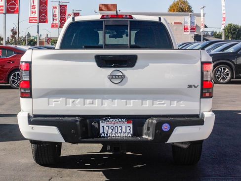 Certified 2022 Nissan Frontier SV w/ Technology Package image 8