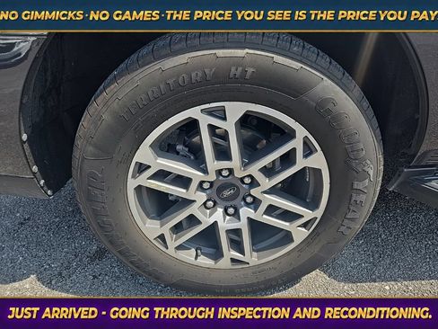 Used 2025 Ford Expedition Active RWD image 10