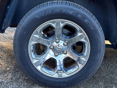 Used 2018 RAM 1500 Laramie w/ Convenience Group image 14