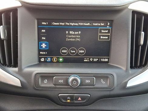 Used 2024 GMC Terrain SLE image 17