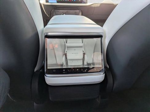 Used 2024 Tesla Model X image 17