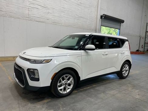 Used 2020 Kia Soul S image 2