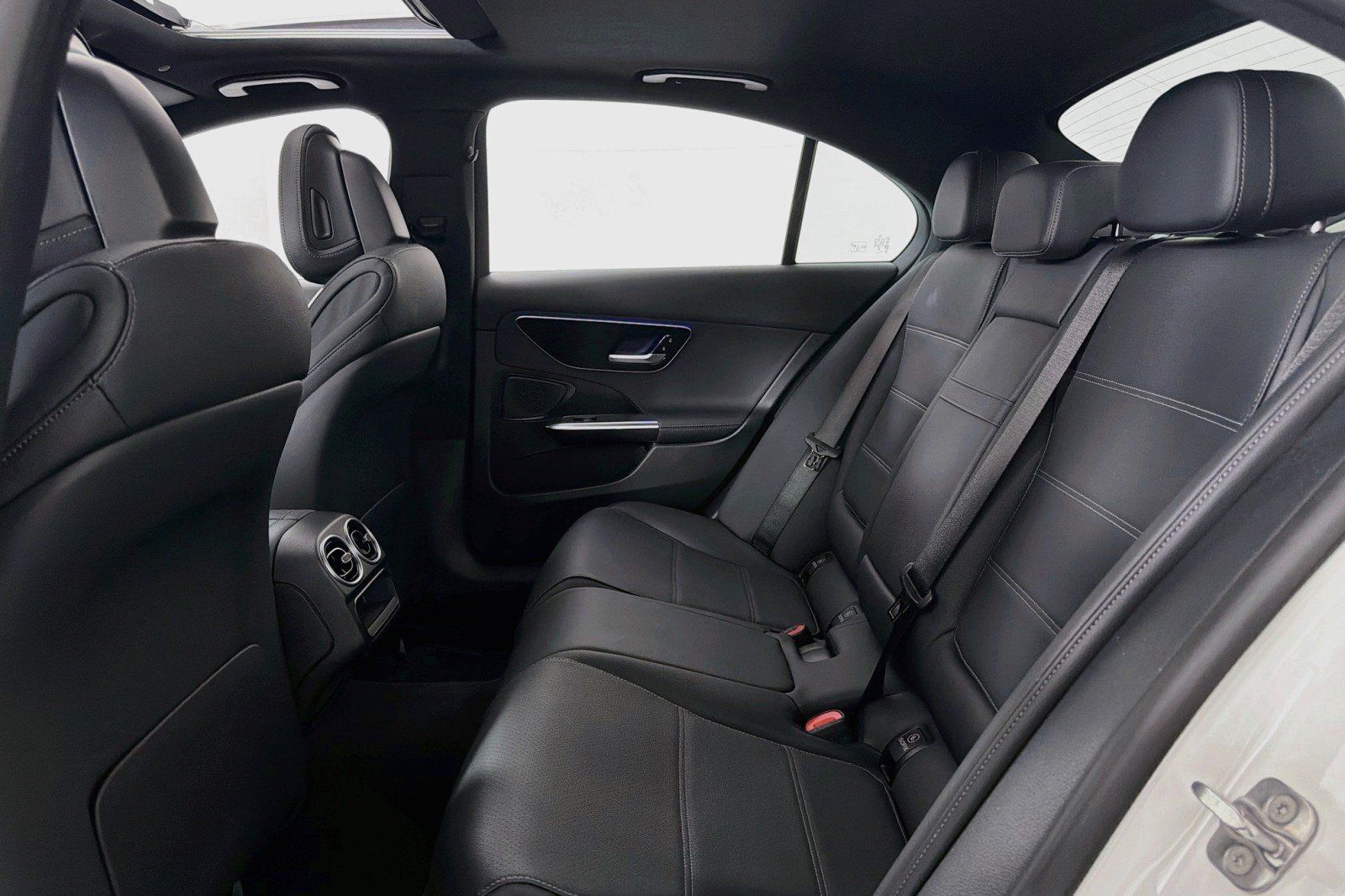 Used 2024 Mercedes-Benz C 300 Sedan image 9