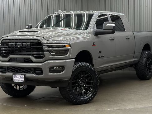 Used 2025 RAM 2500 Laramie AWD/4WD image 1