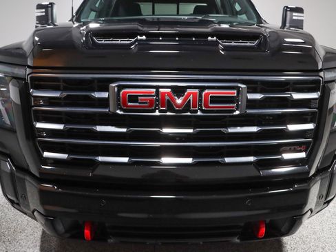 Used 2024 GMC Sierra 2500 AT4 w/ AT4 Premium Plus Package AWD/4WD image 4