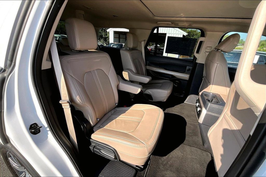 Used 2024 Ford Expedition Limited AWD/4WD image 27