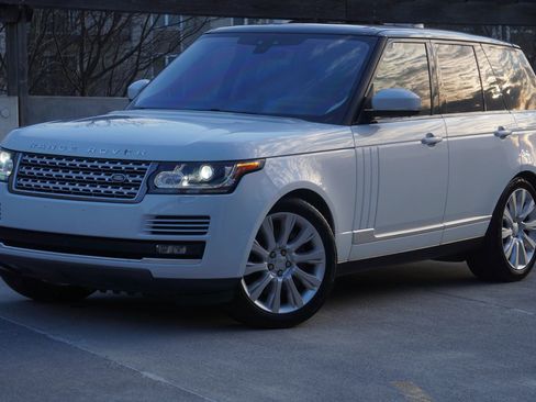 Used 2017 Land Rover Range Rover Supercharged image 3