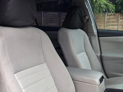 Used 2016 Toyota Camry LE FWD image 30
