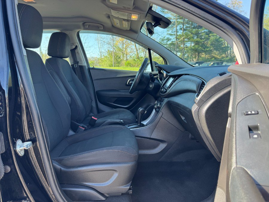 Used 2017 Chevrolet Trax LS w/ Air And Auto Package FWD image 19