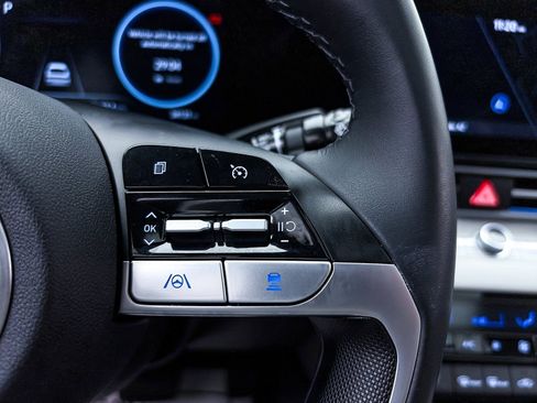 Used 2022 Hyundai Elantra Limited image 34