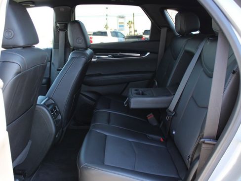 Used 2025 Cadillac XT5 Premium Luxury image 17
